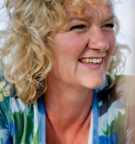 Carolien van der Hulst carolien is de docente zingen